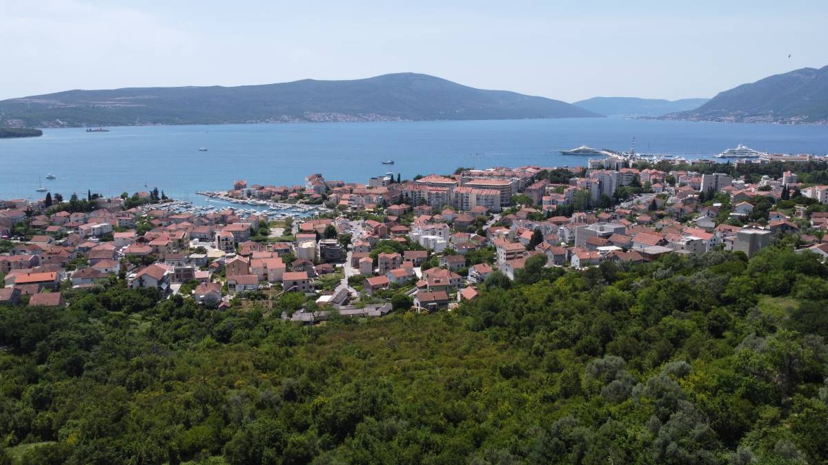 Tivat, Tripovići, plac 1430m2